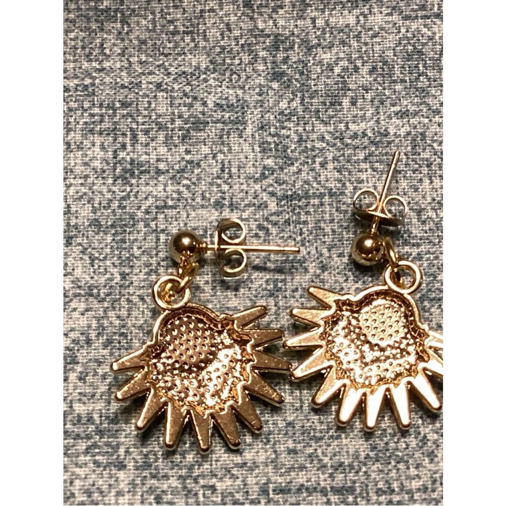 NWOT. Goldtone Sunburst Dangle Earrings with Faux Turquoise Center - Picture 8 of 8